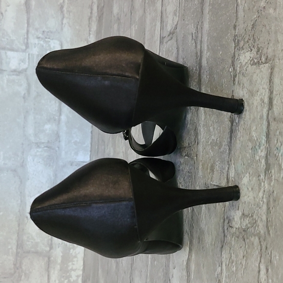 Black Style & Co. Heals with Jewels - Picture 4 of 5